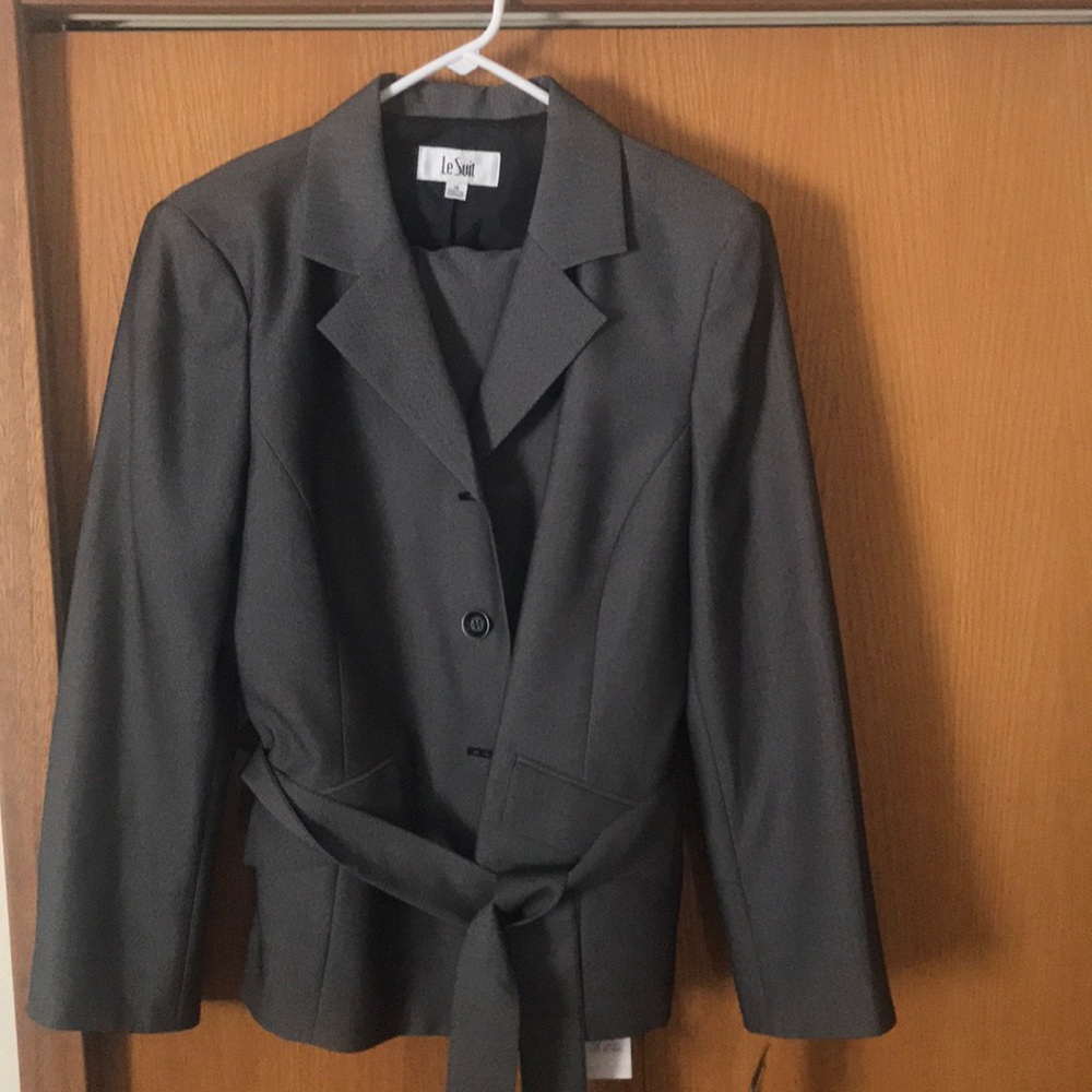2 pc beautiful grey suit NEW
